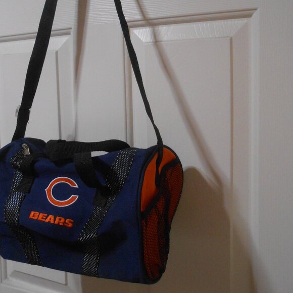 NFL CHICAGO BEARS ROUND TOTE CROSSBODY BAG ZIP CLOSE 2 MESH POCKETS NWOT ππ©π - Picture 5 of 12